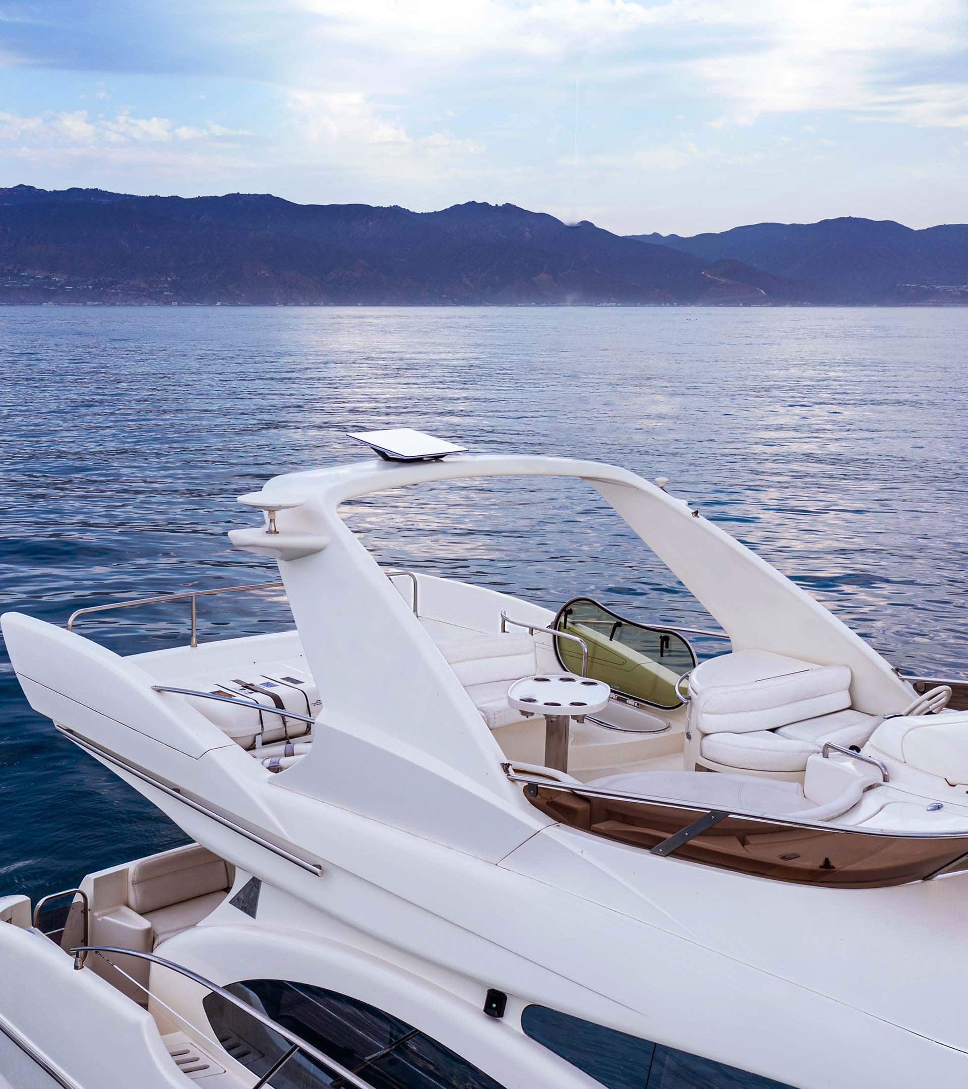 ELCOME Starlink Flat High Performance Antenna on a luxury yacht